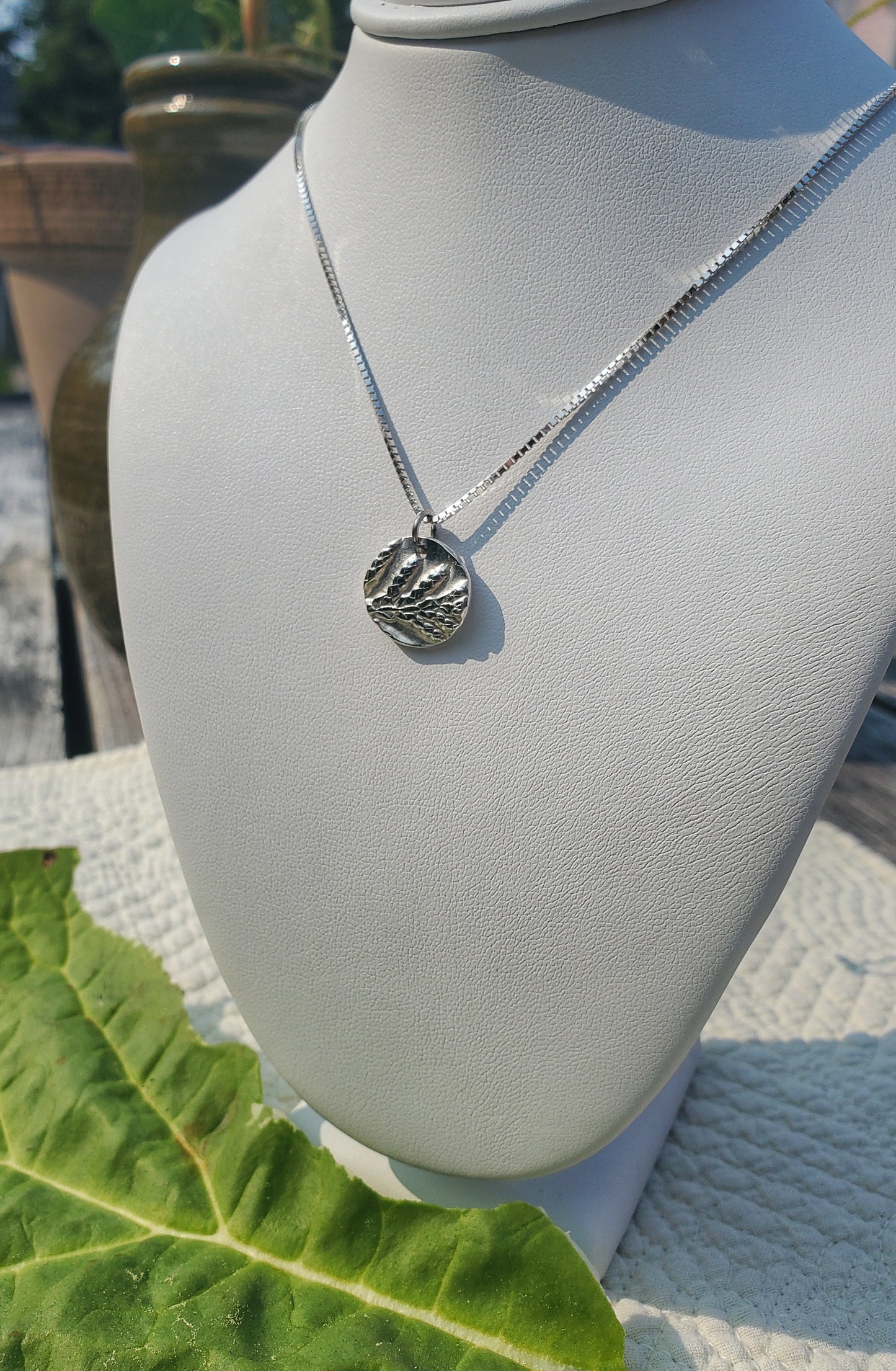 Moyen médaillon pendentif Cèdre