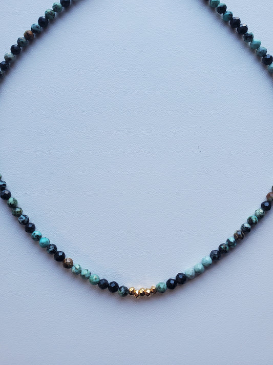 Pendentif Turquoise et Pépittes Dorées