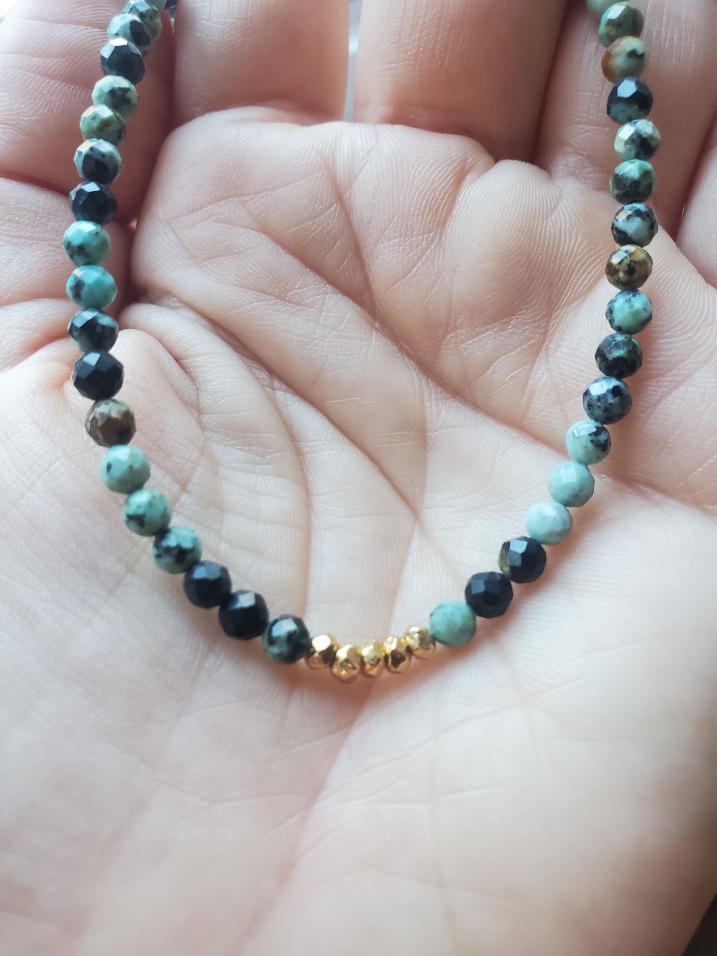 Pendentif Turquoise et Pépittes Dorées