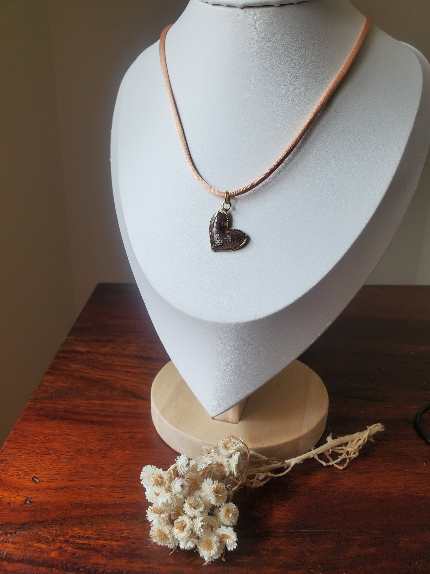 Fil de satin jaune ocre avec coeur
