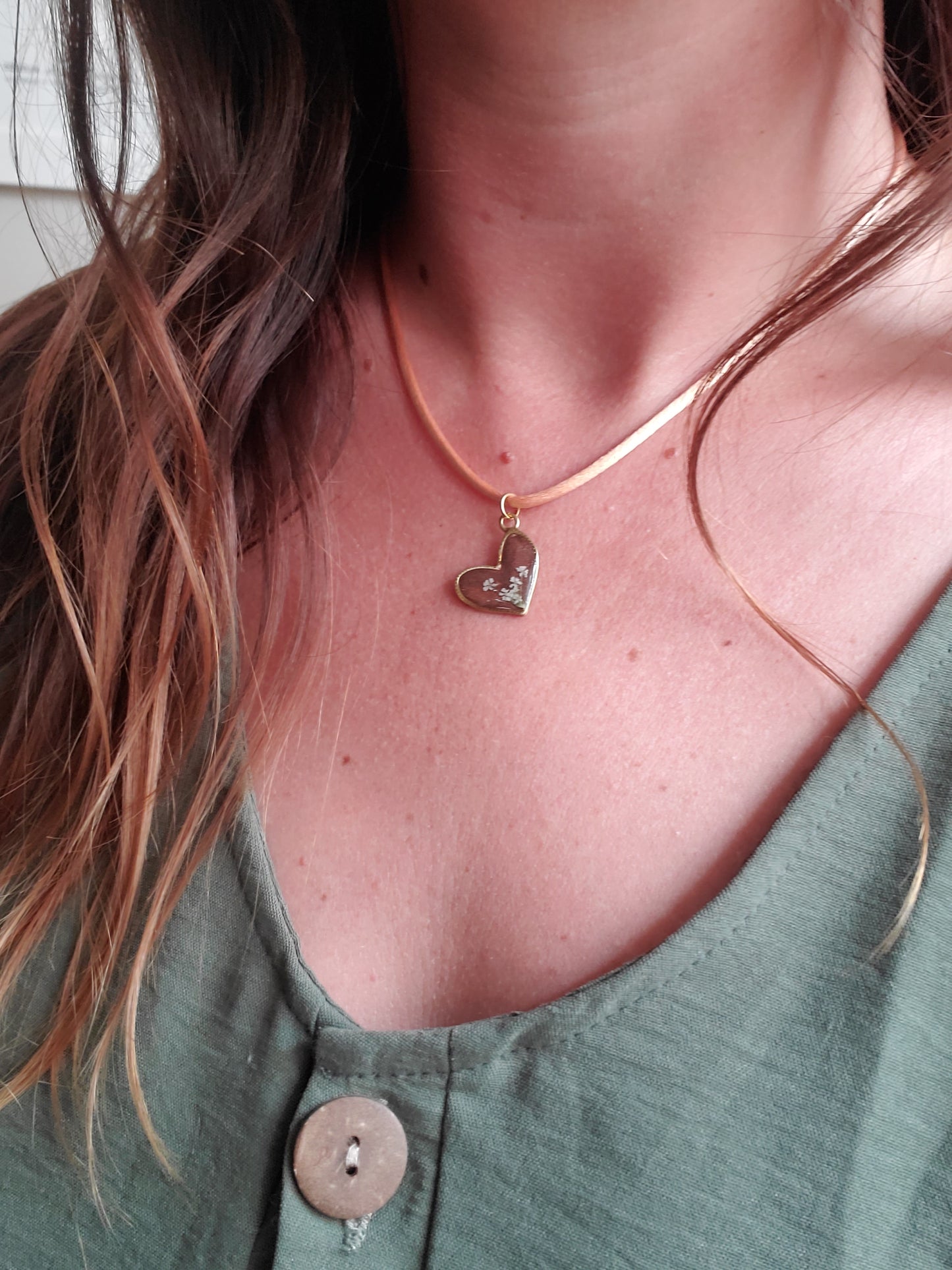 Fil de satin jaune ocre avec coeur
