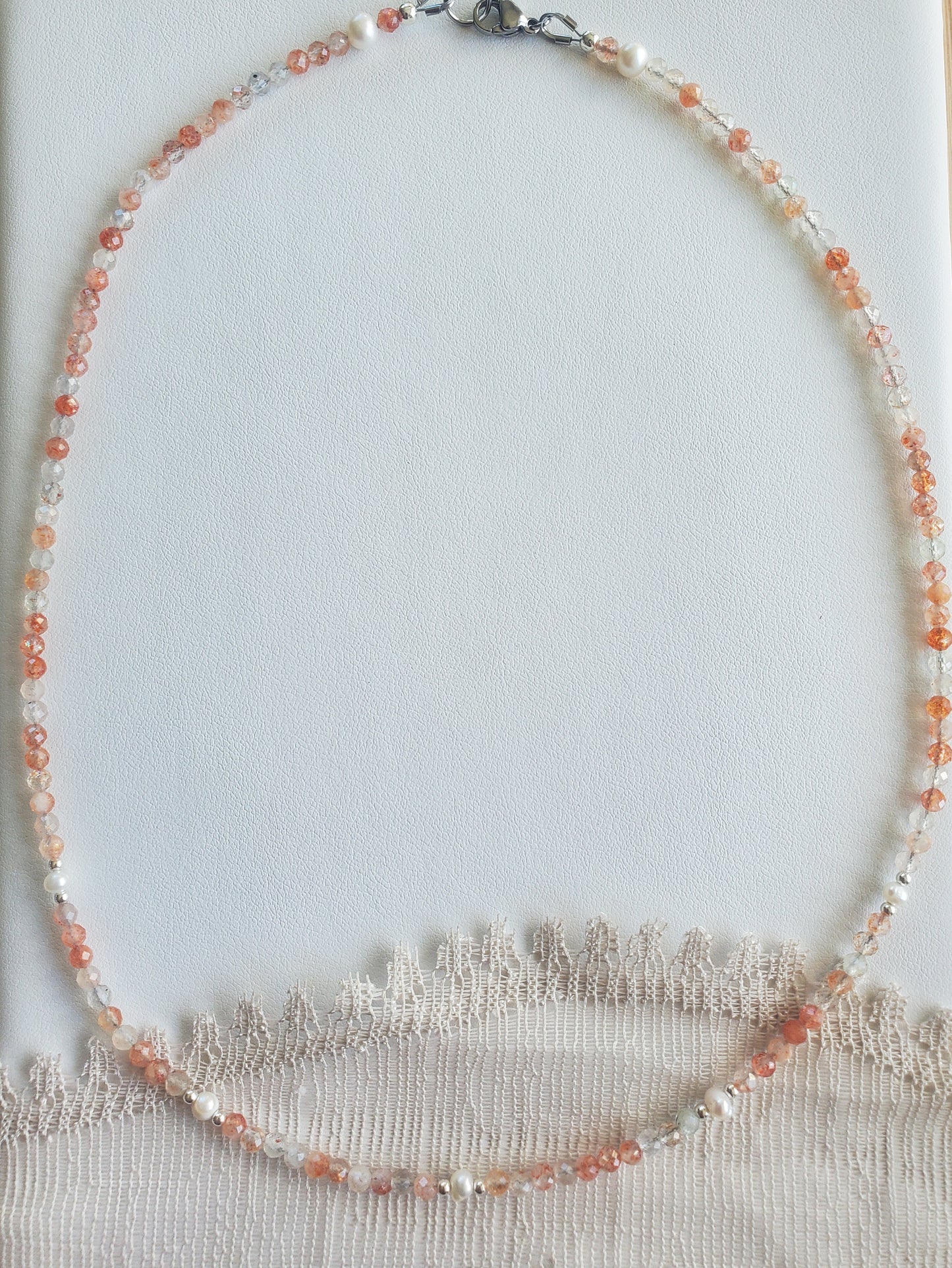 Collier avec Pierre de Soleil et perles